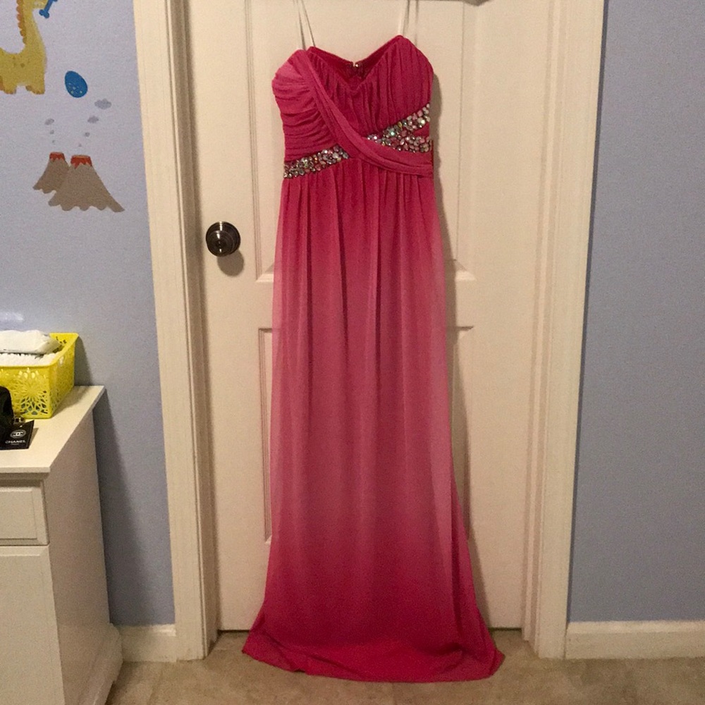 Perfect strapless pink dress for prom